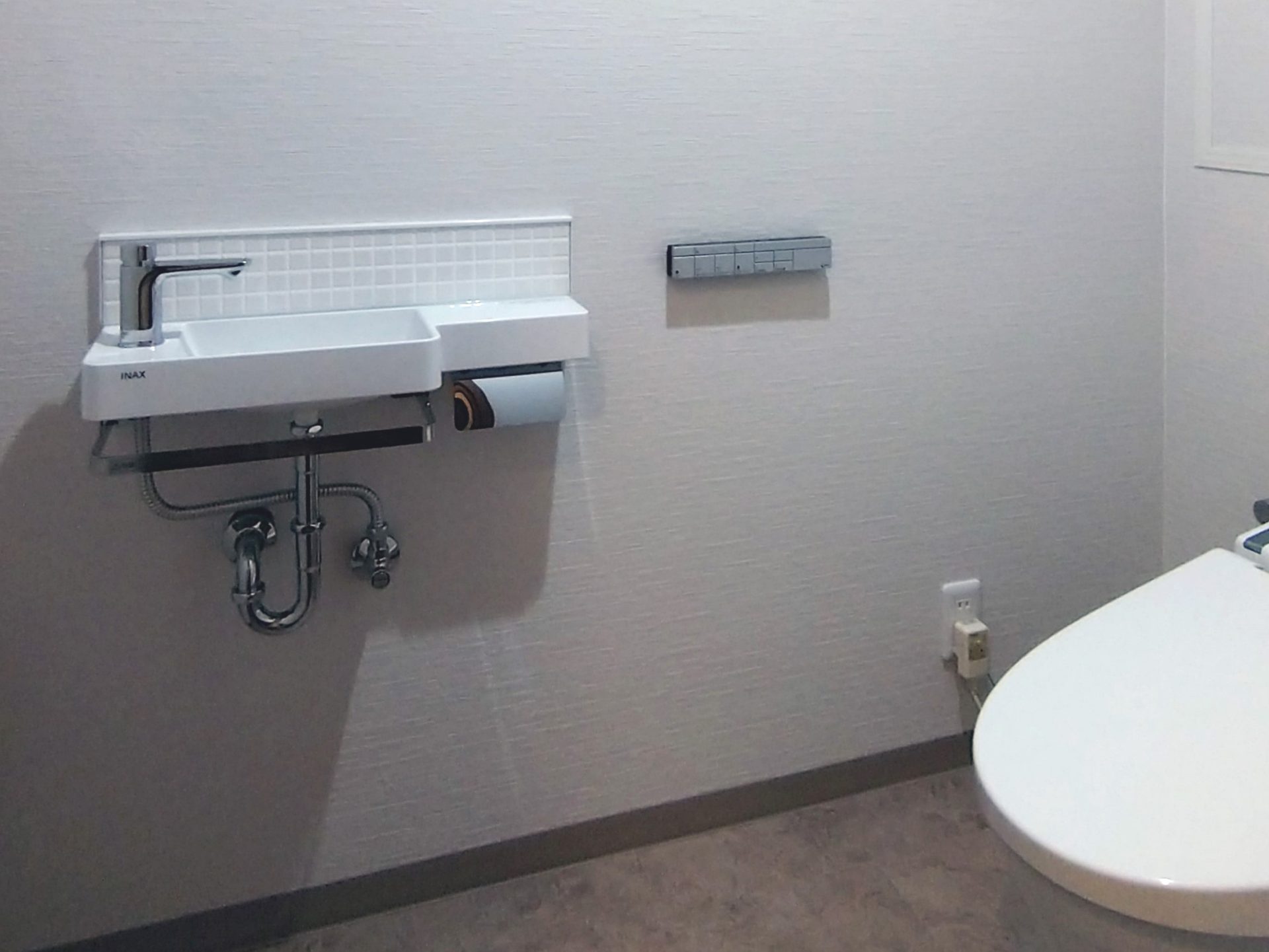 1台５役の手洗器ですっきりトイレ空間｜LIXIL　トイレ手洗器　オールインワン手洗：豊中市