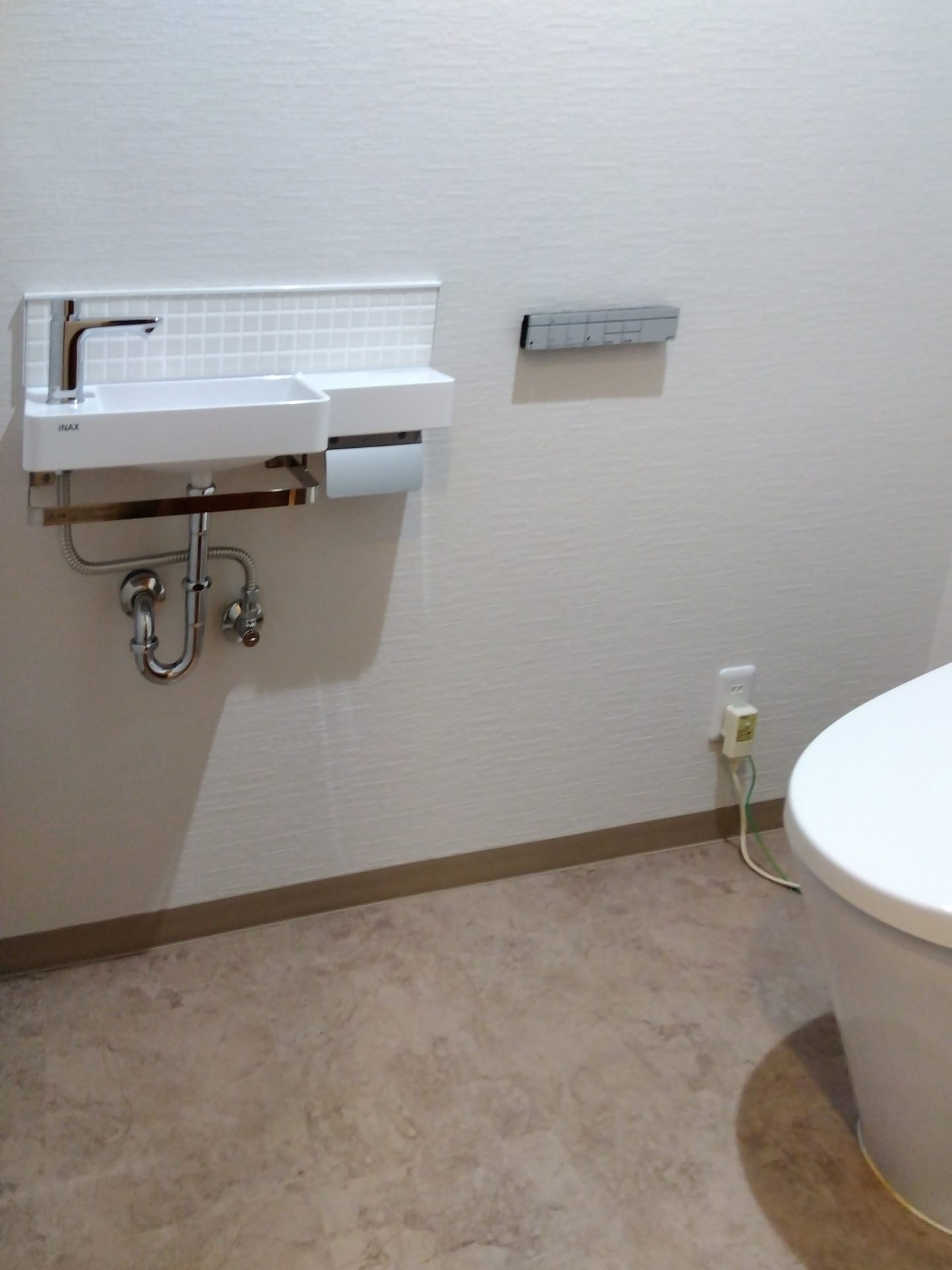 1台５役の手洗器ですっきりトイレ空間｜LIXIL　トイレ手洗器　オールインワン手洗：豊中市